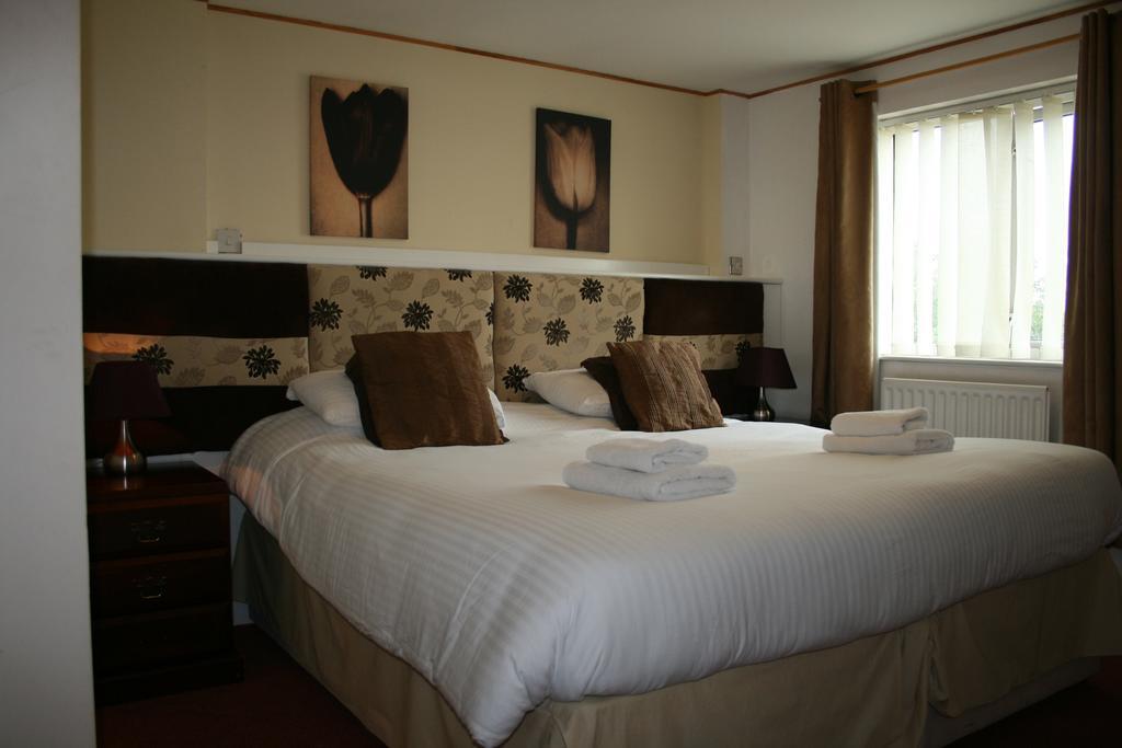Bed and Breakfast The Leaking Well à Dunhampton Extérieur photo