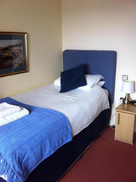 Bed and Breakfast The Leaking Well à Dunhampton Chambre photo