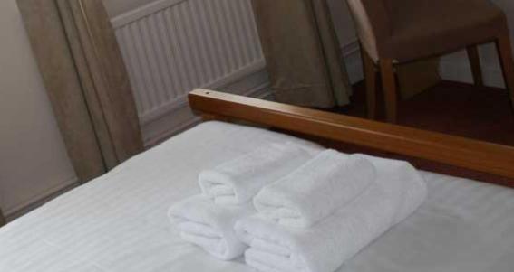 Bed and Breakfast The Leaking Well à Dunhampton Chambre photo